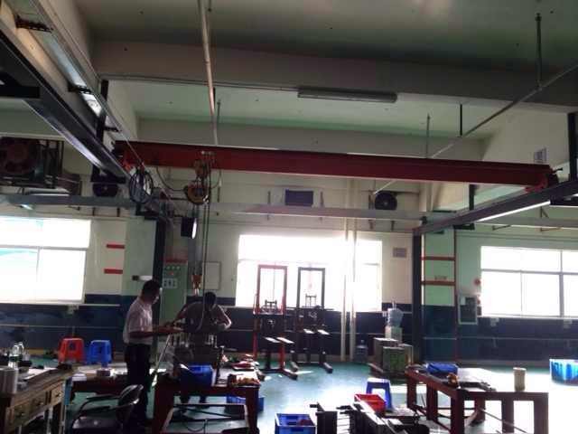 輕型起重機1